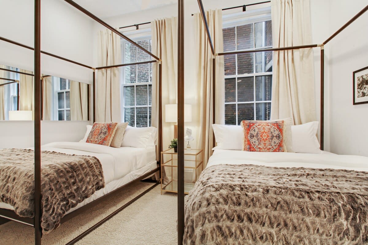 Whole 41BR NOLA Building | French Quarter 9 Suites photo 2