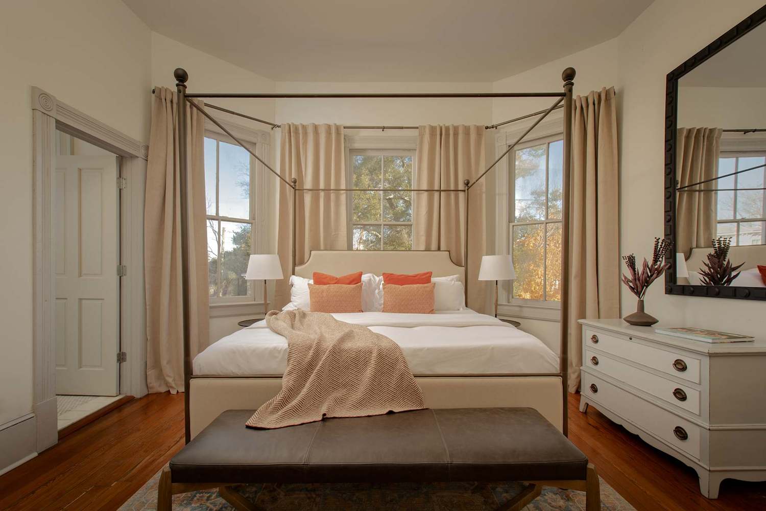 Luxury Victorian Retreat, Heated Pool photo 1