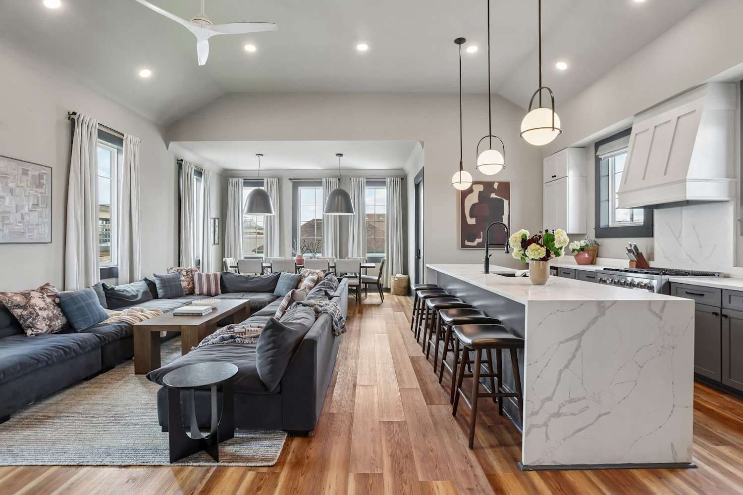 14BR Downtown Combo & Shared Seasonal Pool photo 2