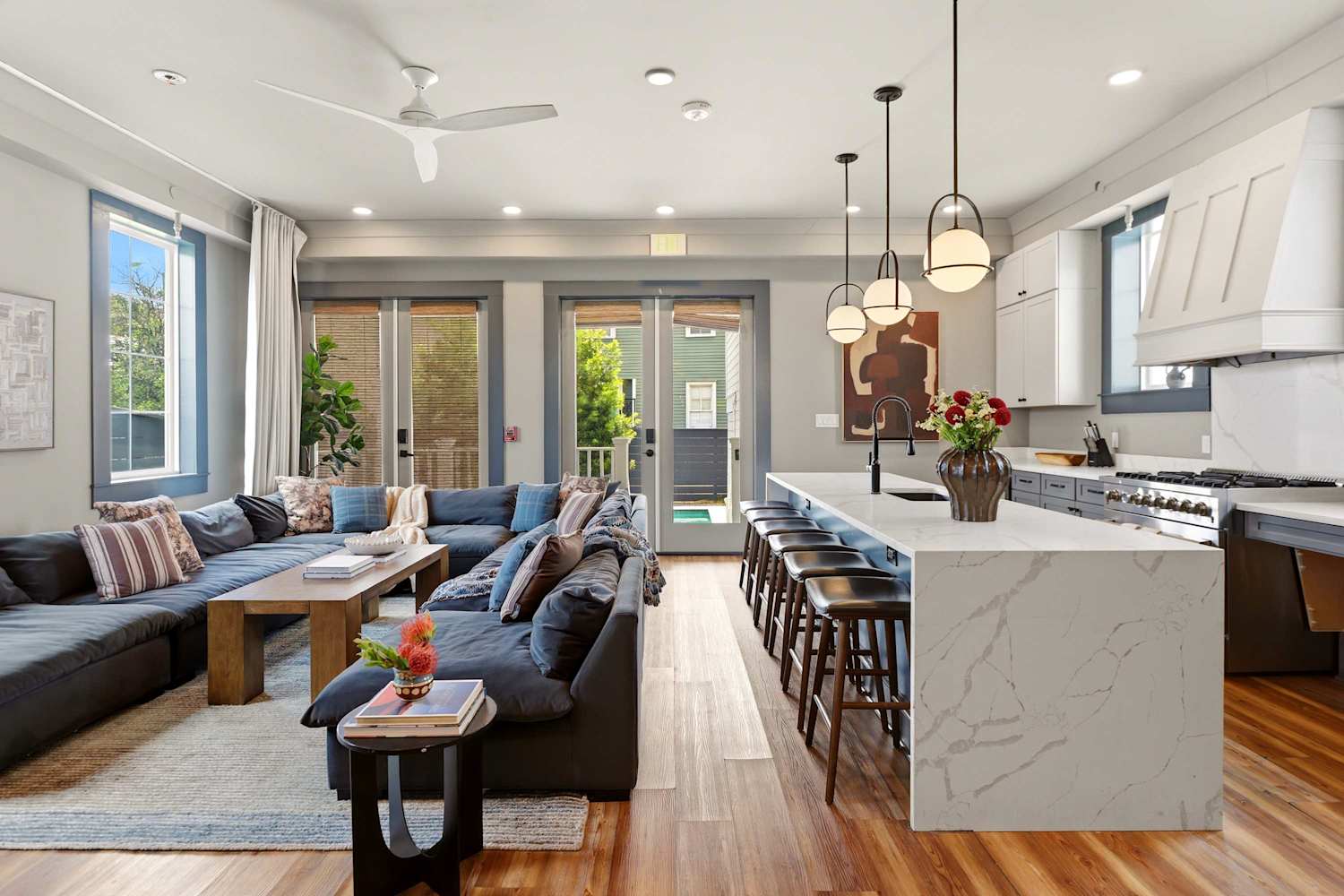 Modern 5BR Home | Heated Pool Near CBD photo 1