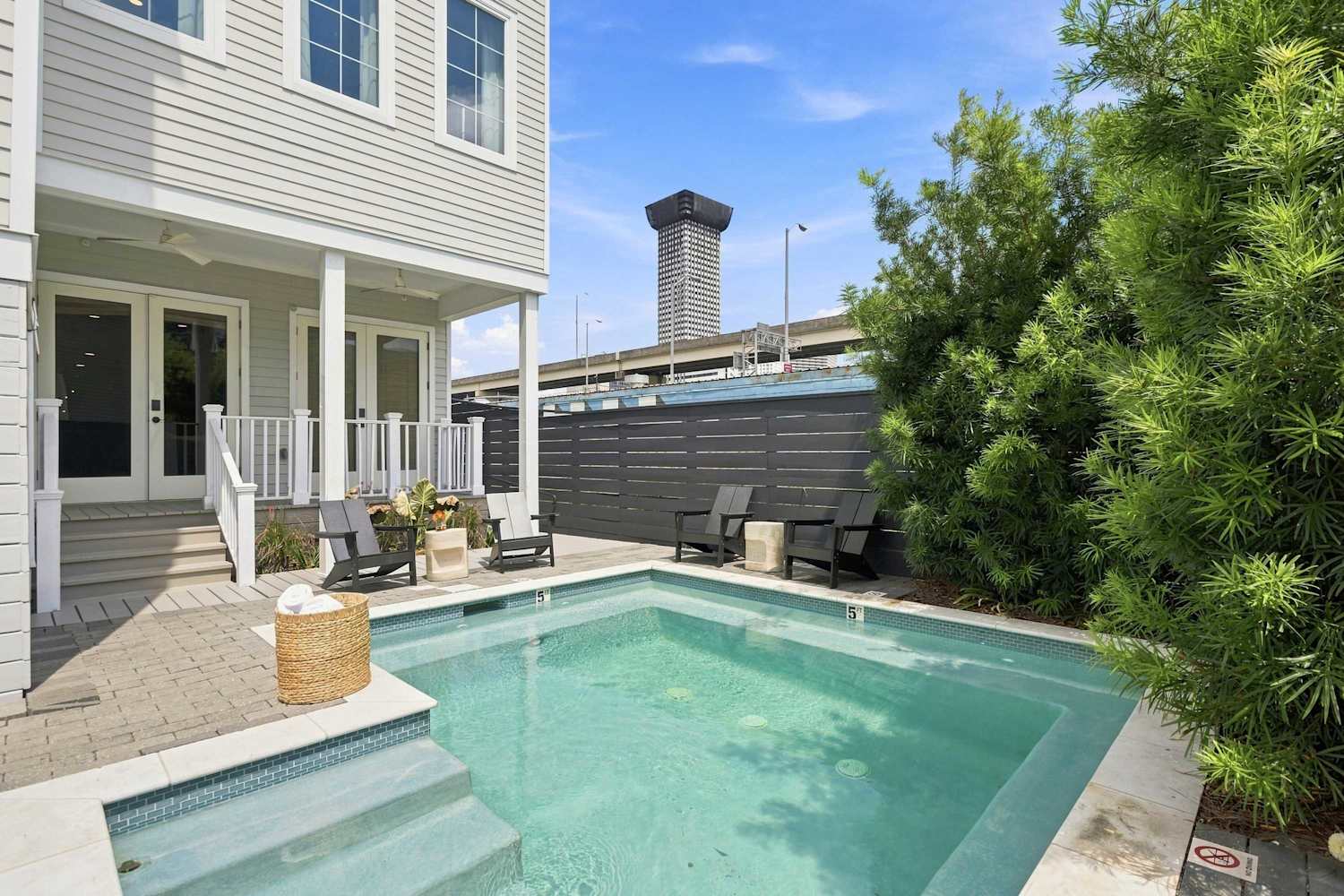 Modern 5BR Home | Heated Pool Near CBD photo 2