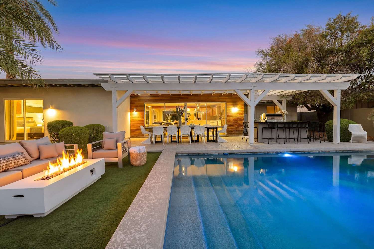 Indigo Oasis, Pool, Sleeps 18 photo 1