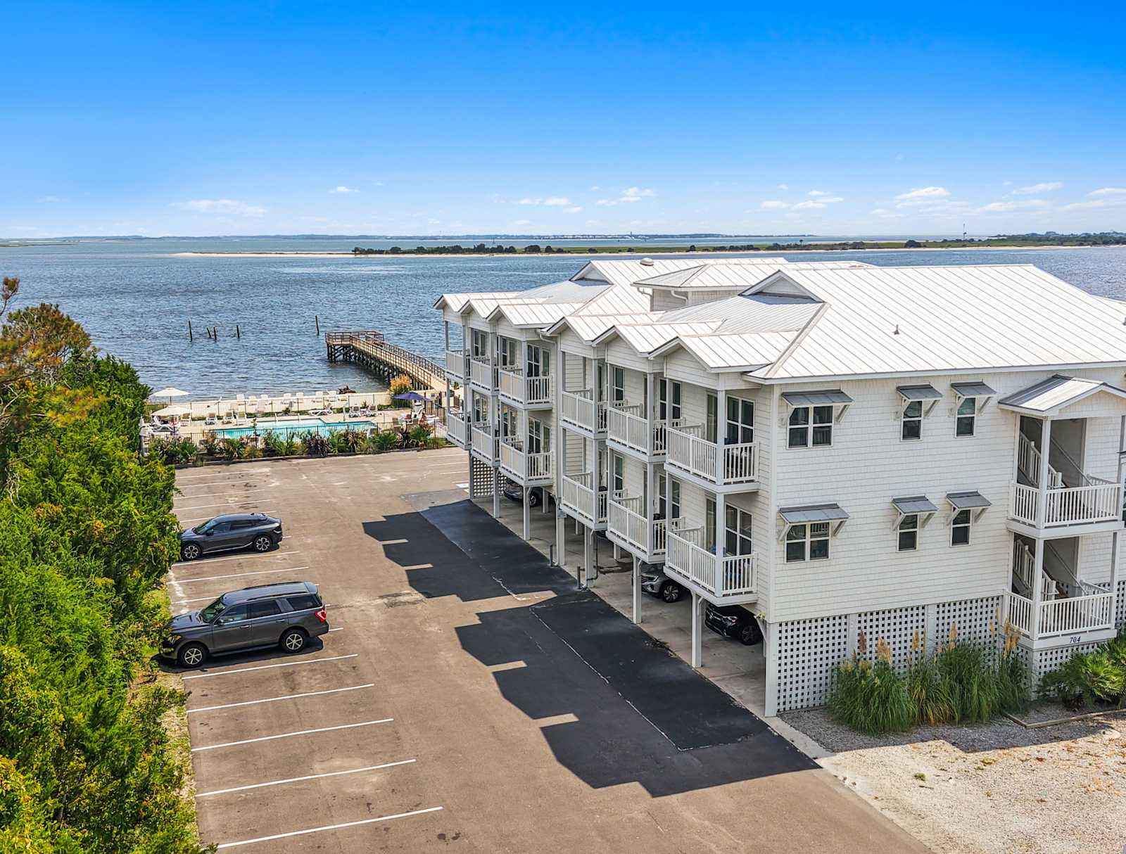 Riverfront King Condo | Pool + Southport, photo 1