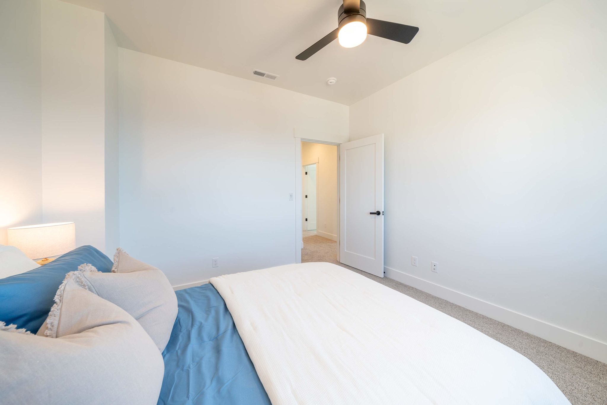 Seascape Haven, Modern Townhome with Fireplace