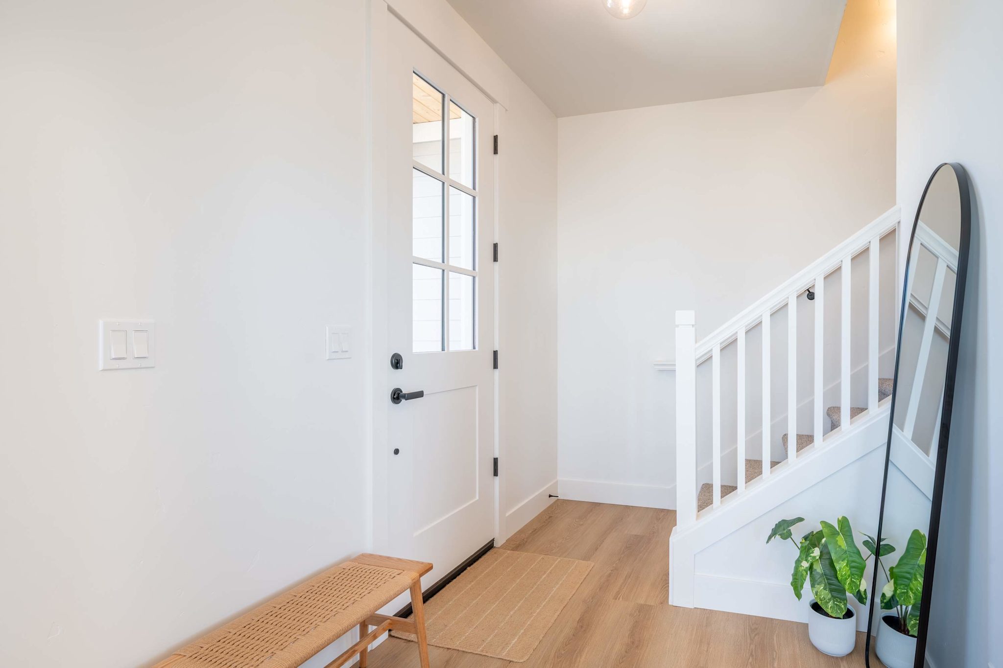 Seascape Haven, Modern Townhome with Fireplace