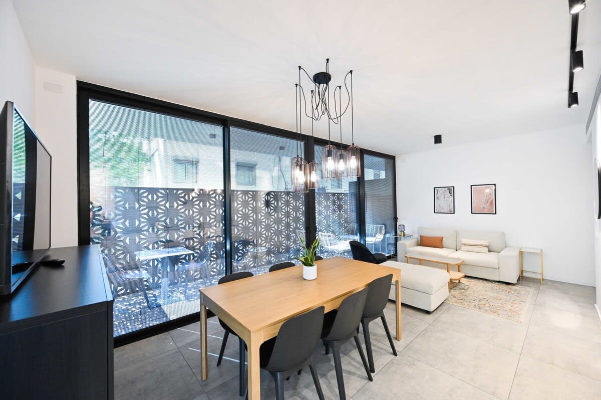 Black Style 1BR in Ben Yehuda by HolyGuest