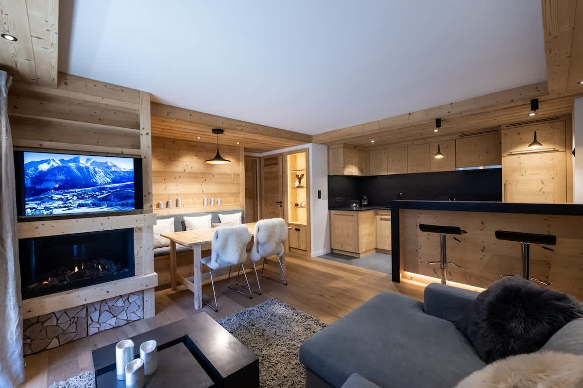 Luxurious 2-Bedroom Apartment in the Heart of Courchevel 1850 – Direct Access to the Slopes and Modern Fireplace