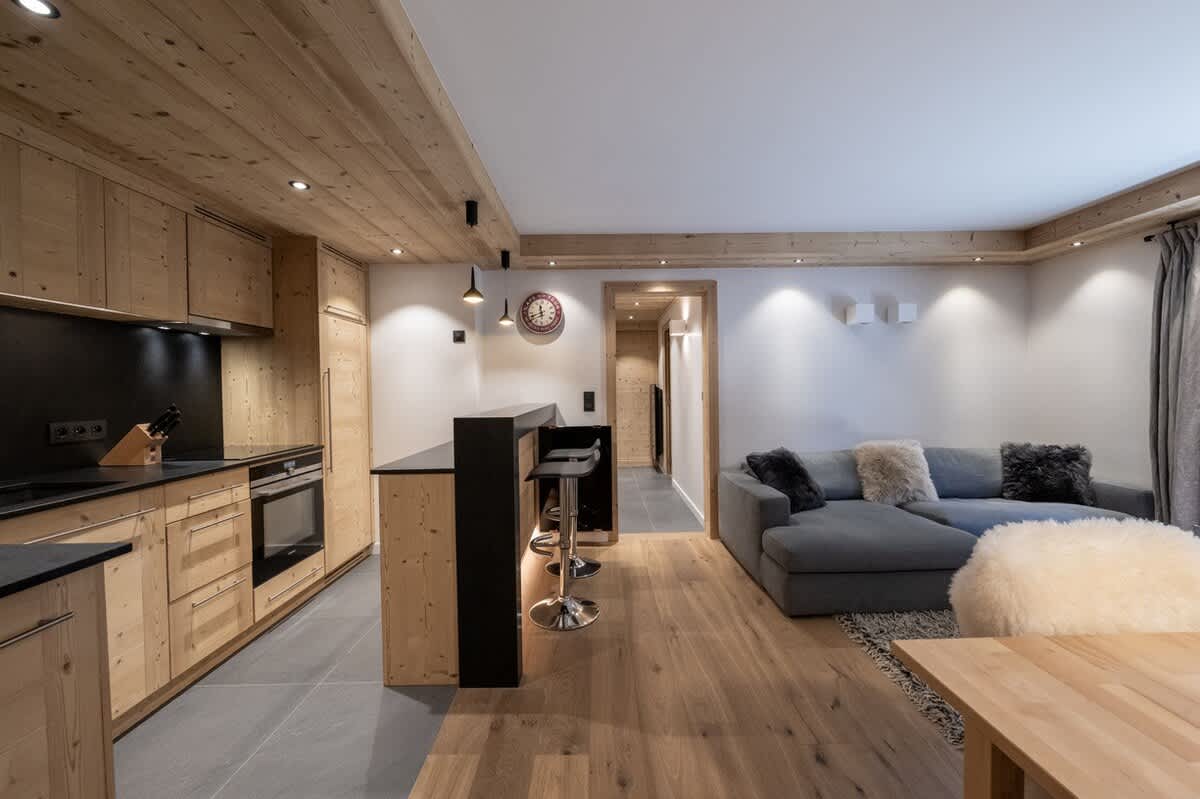 Luxurious 2-Bedroom Apartment in the Heart of Courchevel 1850 – Direct Access to the Slopes and Modern Fireplace 2