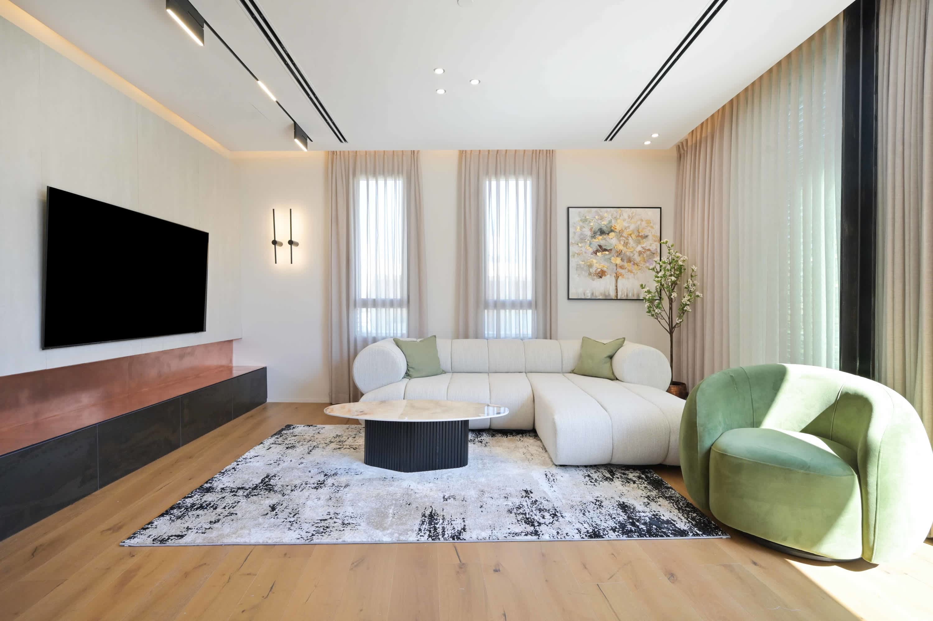 Luxury Modern 3BR Penthouse W/Pool by HolyGuest 2