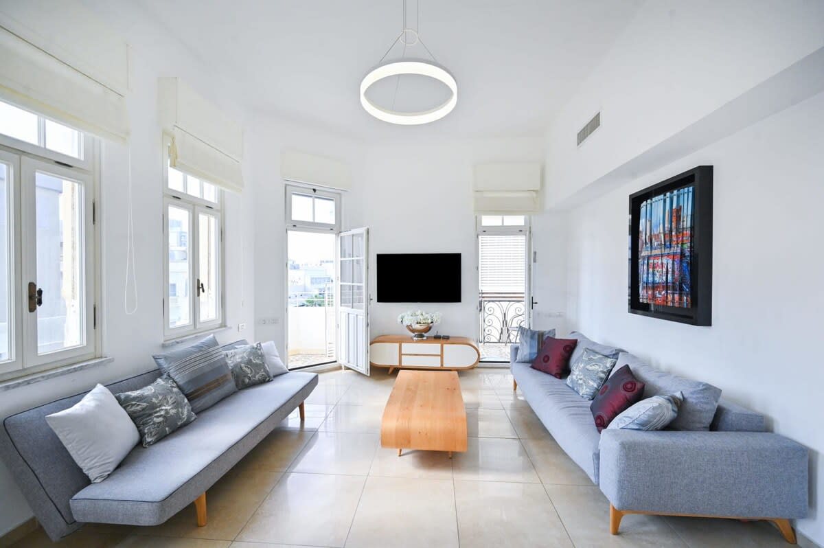 Chic 2BR Apartment close to the beach by HolyGuest 2