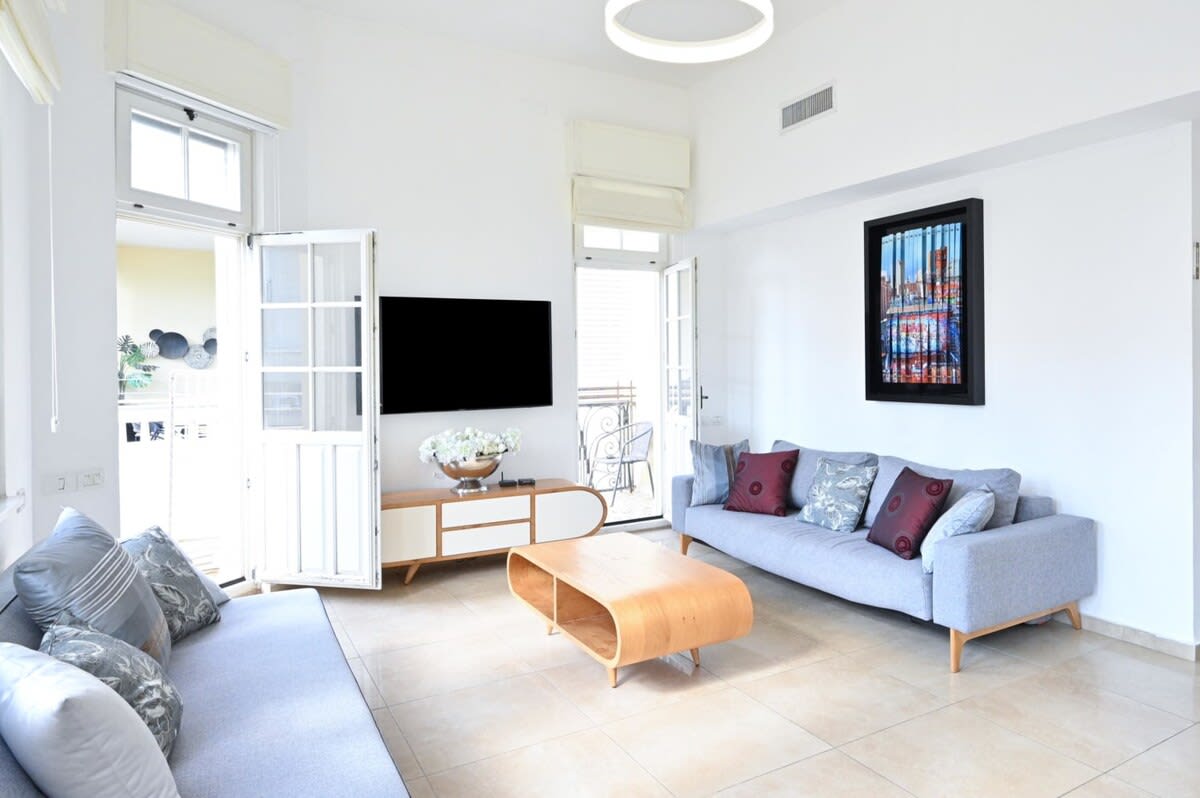Chic 2BR Apartment close to the beach by HolyGuest 4