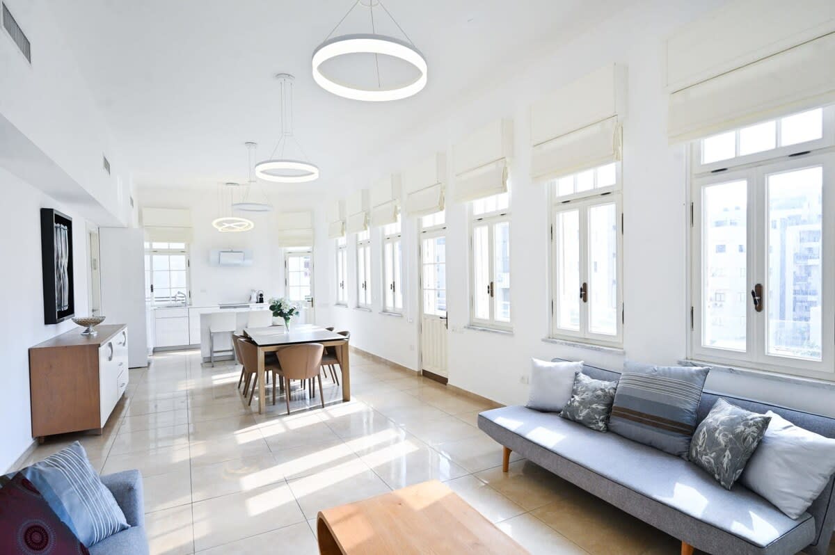 Chic 2BR Apartment close to the beach by HolyGuest 5