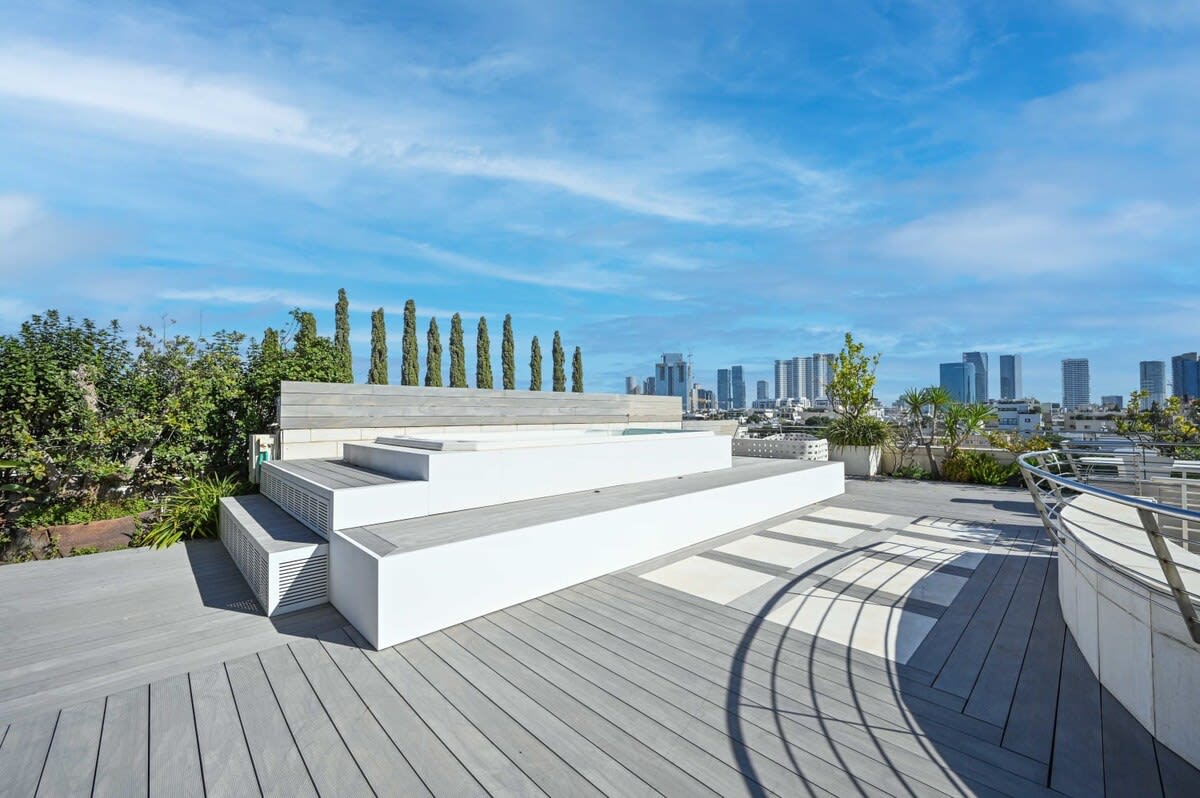 Spacious 3BR Penthouse with Pool by HolyGuest 2