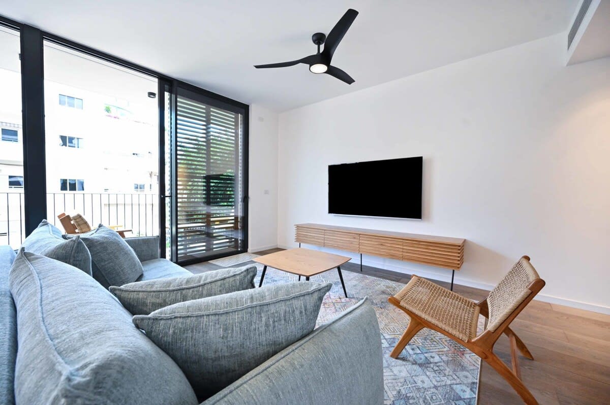 Charming 2BR with Balcony in Ben Yehuda st By HolyGuest 4