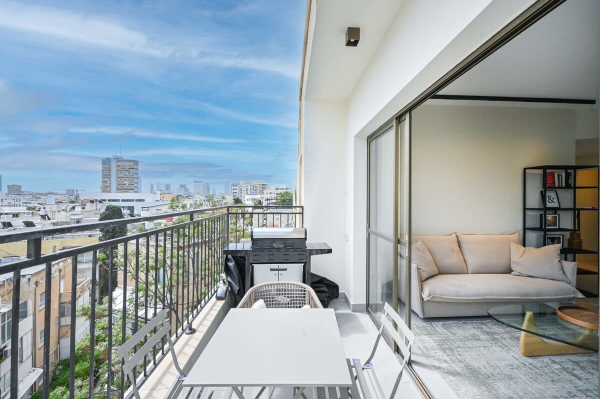 Pleasant 2BR with Mamad and Balcony by Holyguest 4