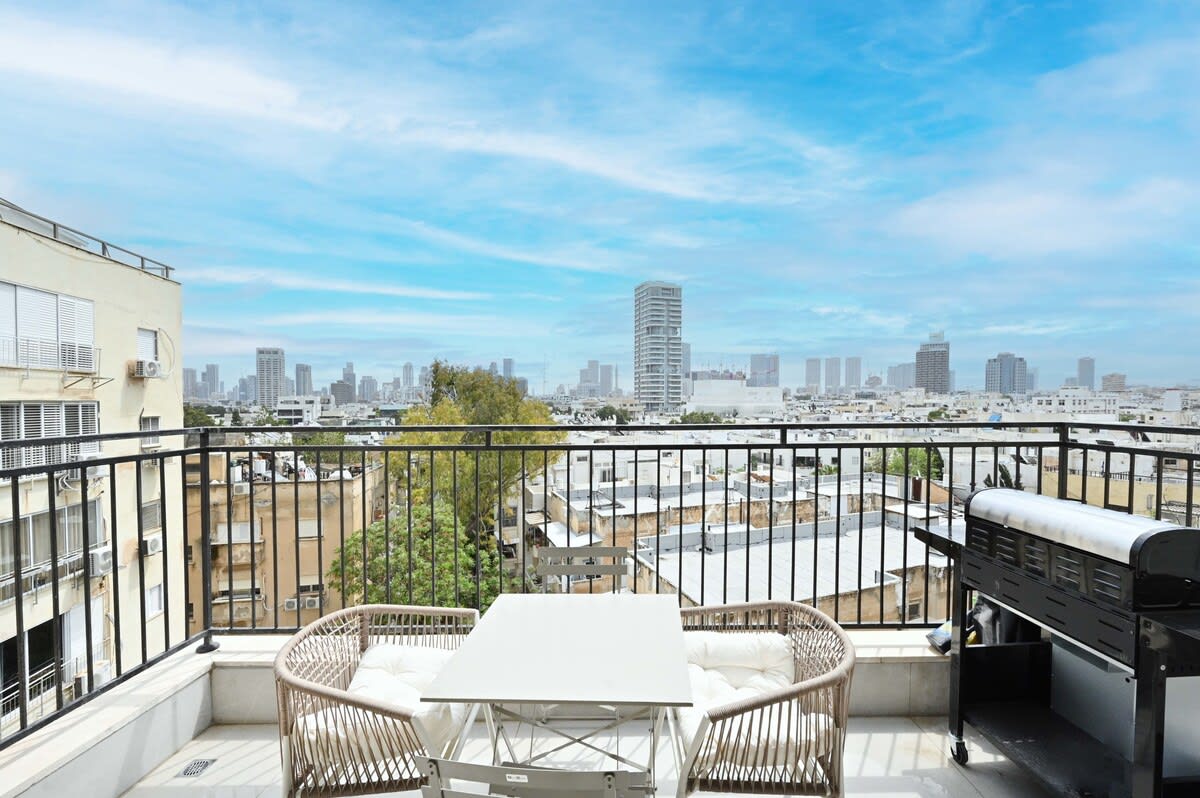 Pleasant 2BR with Mamad and Balcony by Holyguest 3