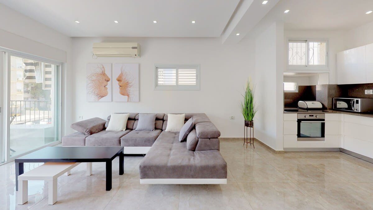 Bright 2BR with balcony in Ben Yehuda by HolyGuest 3