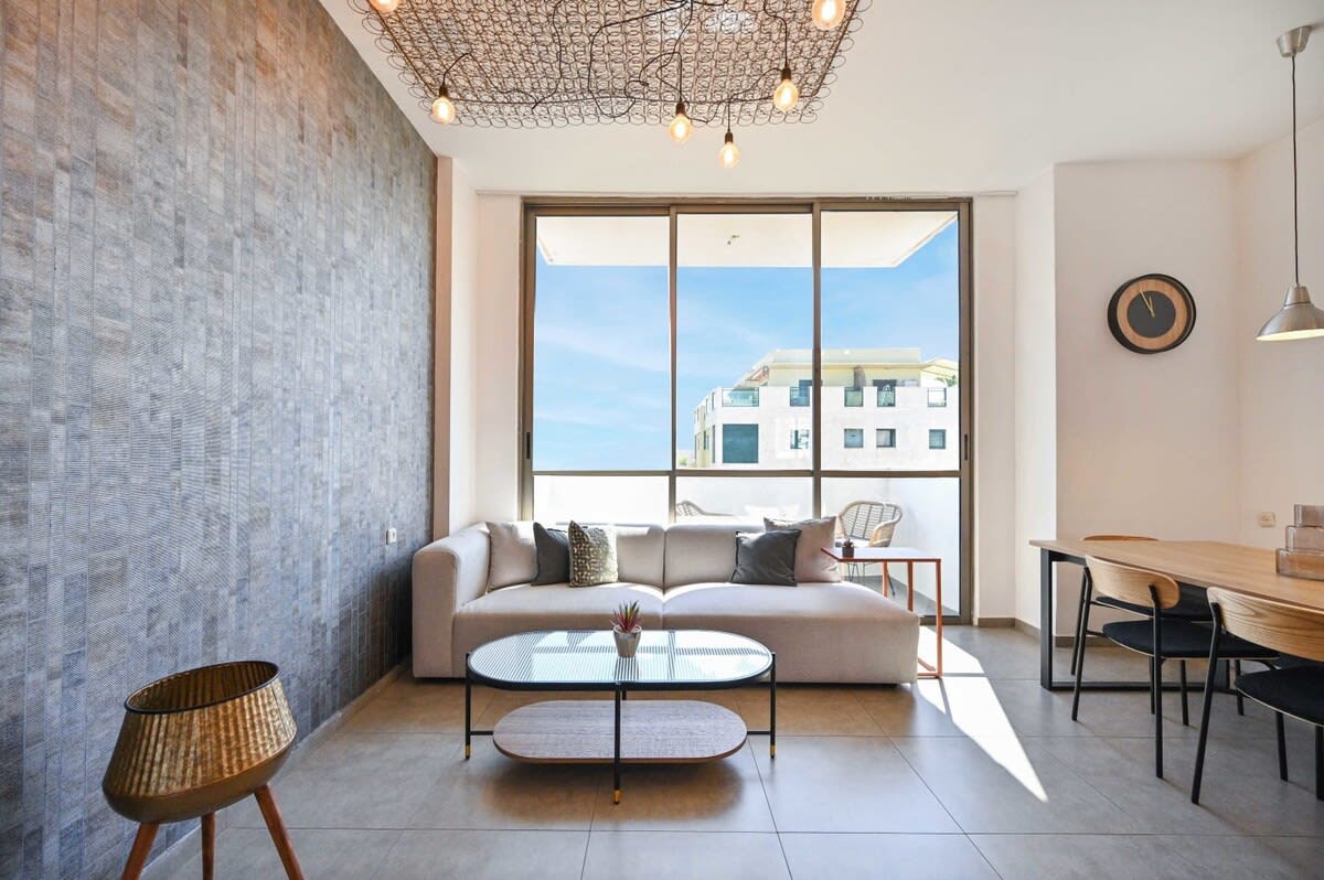 Cosy 2BR with Balcony next to Gordon Beach by Holyguest 2