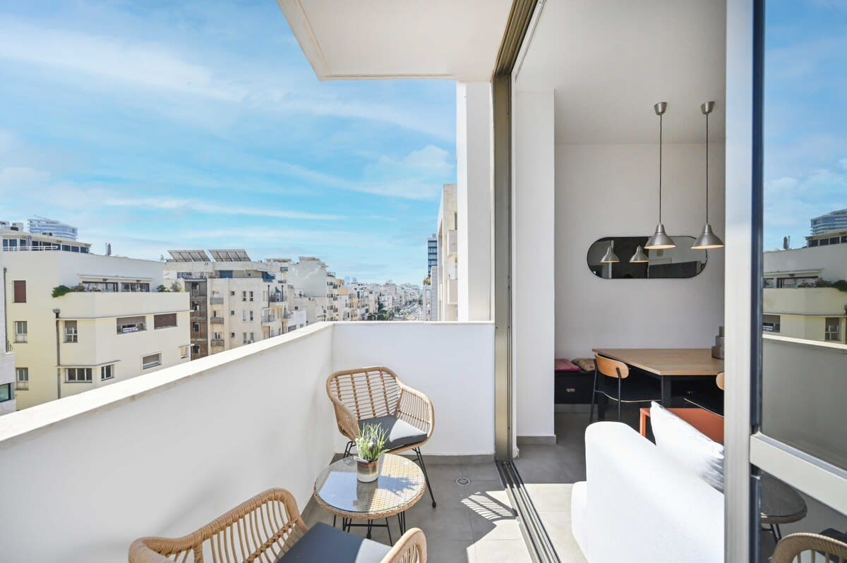Cosy 2BR with Balcony next to Gordon Beach by Holyguest 5