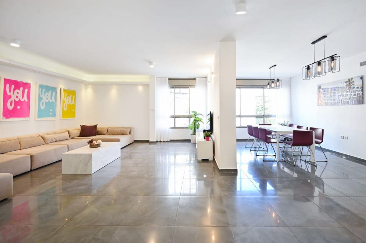 Stylish 3BR with Mamad in Bograshov by HolyGuest 2