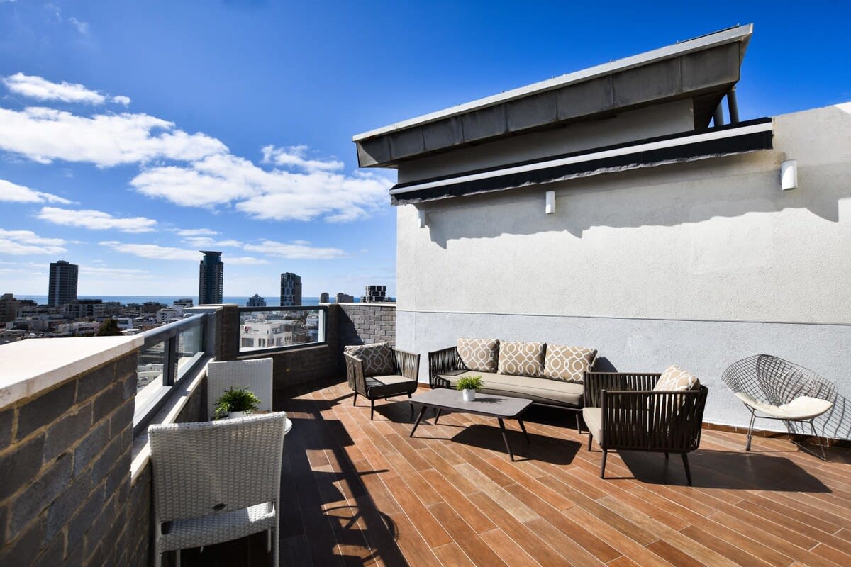 Spacious 2-BR Penthouse near Shenkin Street by HolyGuest 2