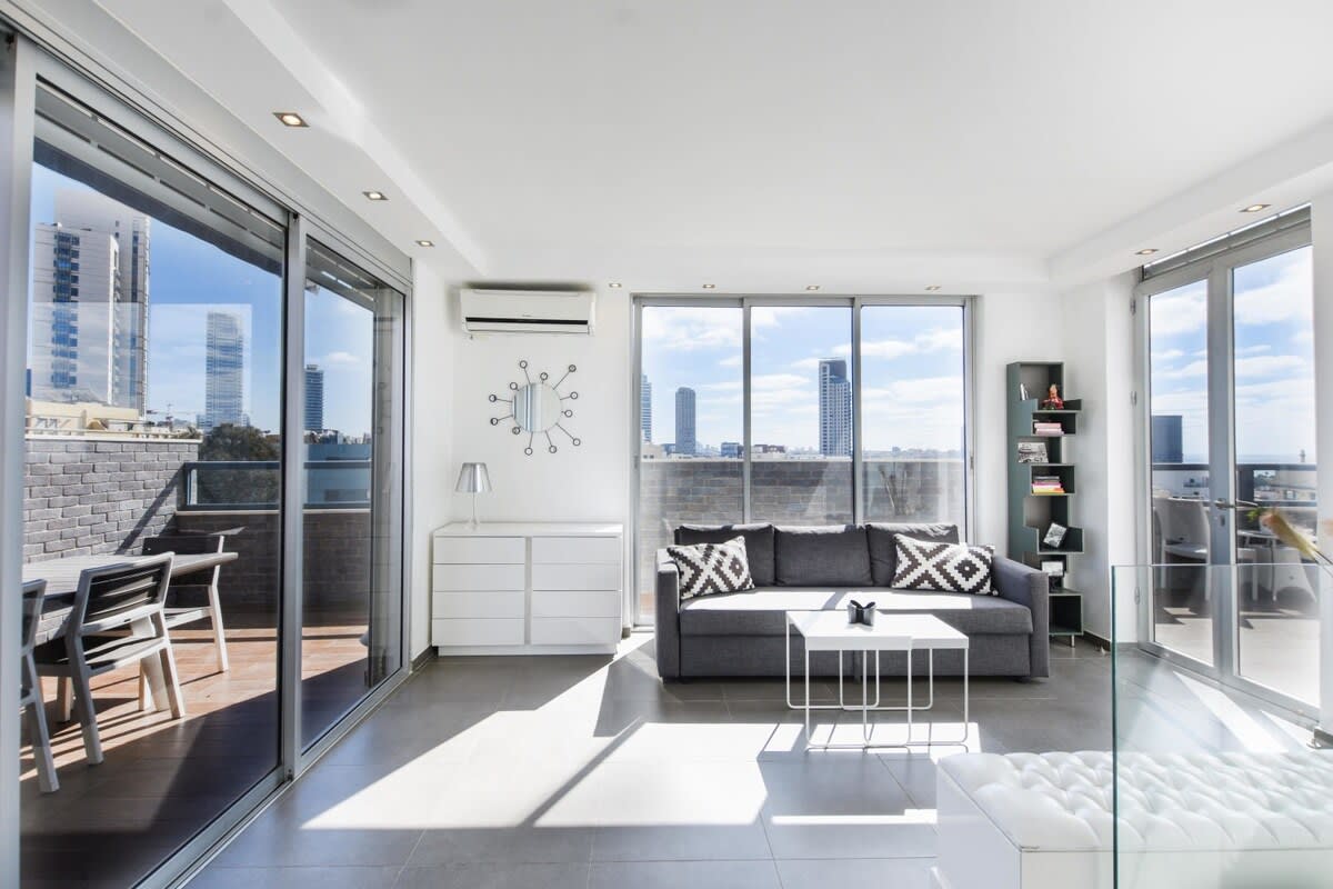 Spacious 2-BR Penthouse near Shenkin Street by HolyGuest 5