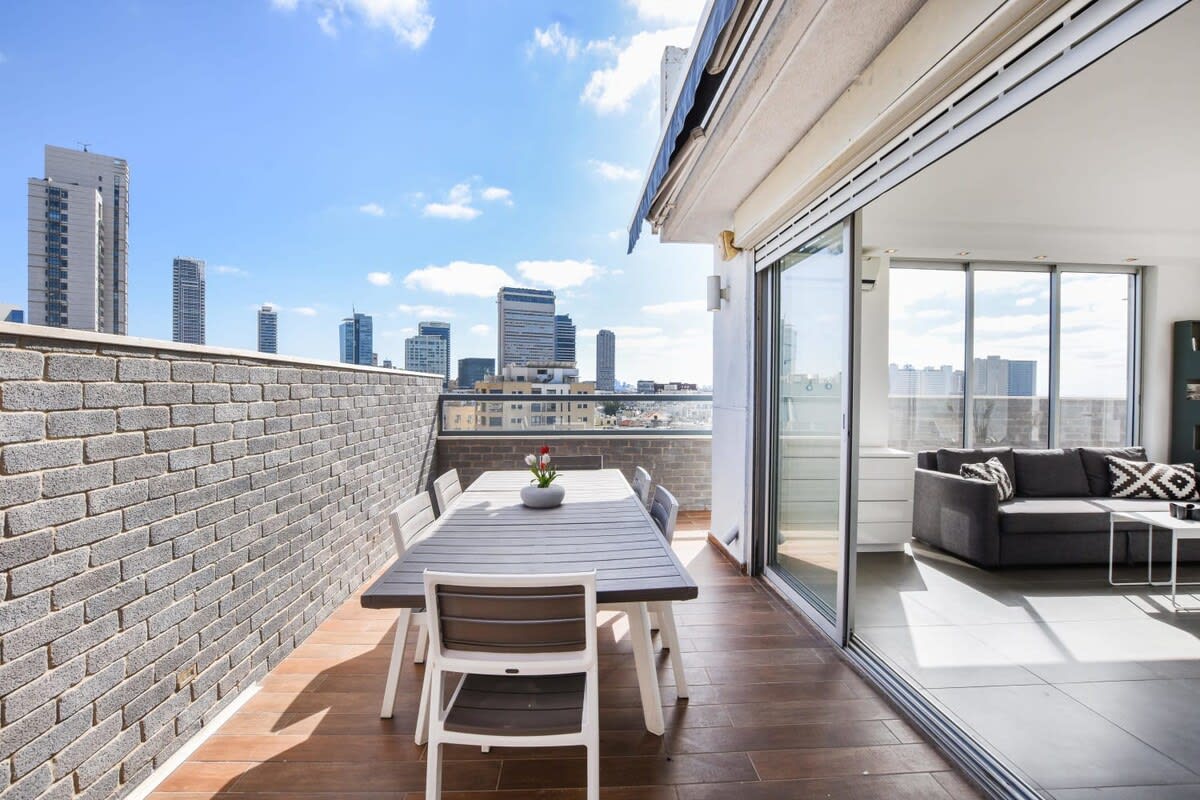 Spacious 2-BR Penthouse near Shenkin Street by HolyGuest 4
