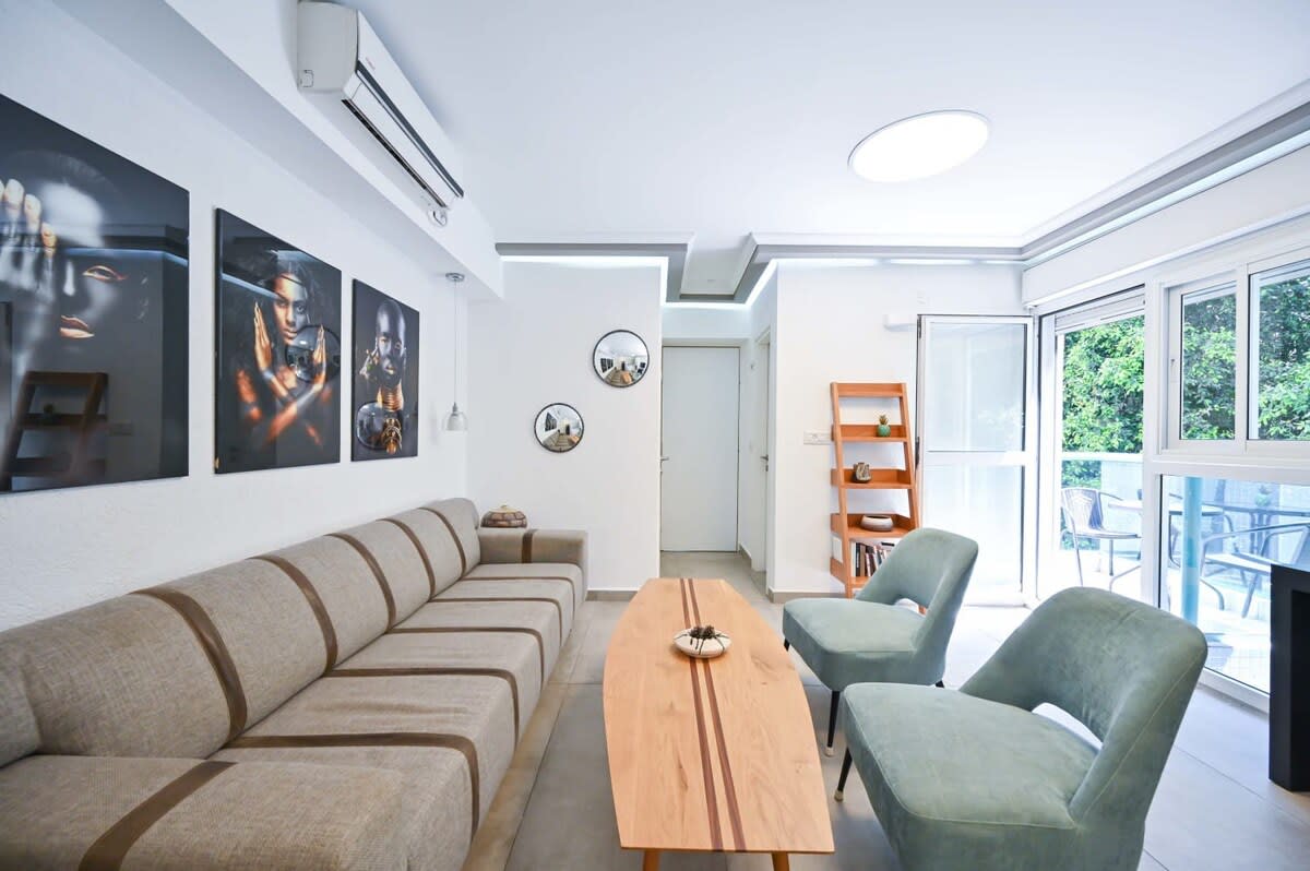 Bright 2BR Apartment with Balcony in Dizengoff by HolyGuest 4