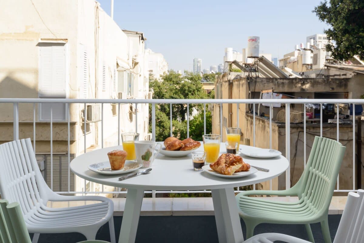 Bright 3BR with Balcony in Dizengoff by HolyGuest 5