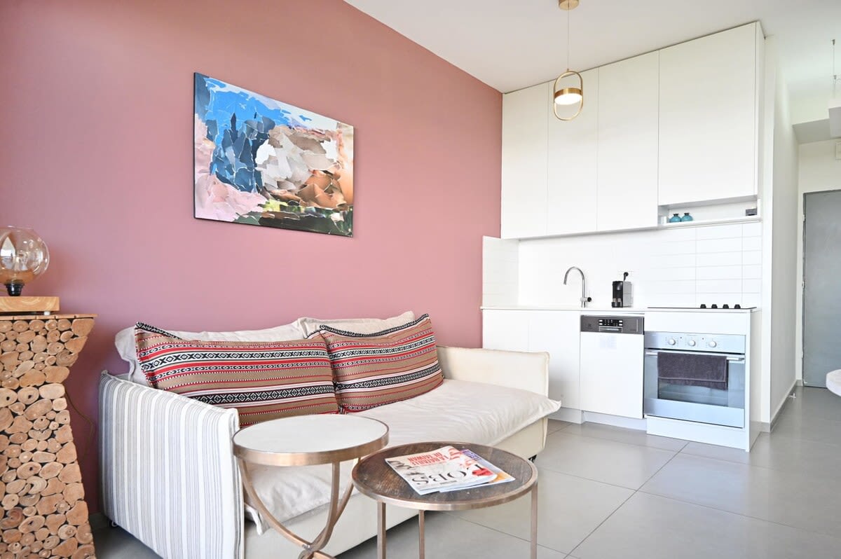 Cozy 2BR with Balcony and Mamad on Dizzengoff by HolyGuest 3