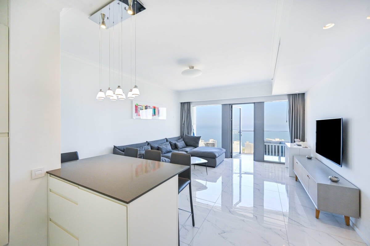 Modern 2BR Amazing Sea View W/Parking by HolyGuest 2
