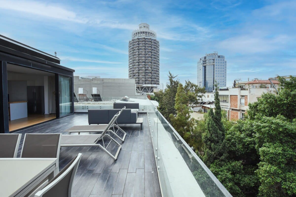 Sky 2BR Penthouse by HolyGuest 4
