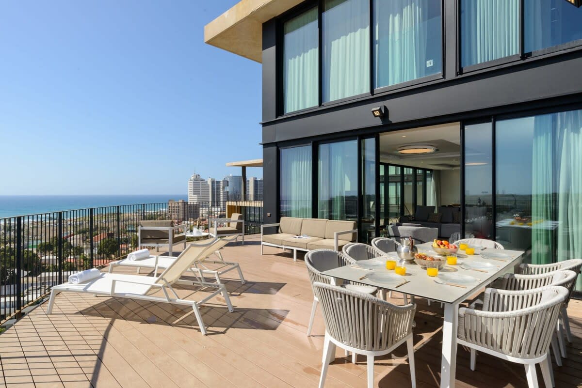 Luxurious 5BR Penthouse with Sea View by HolyGuest 2