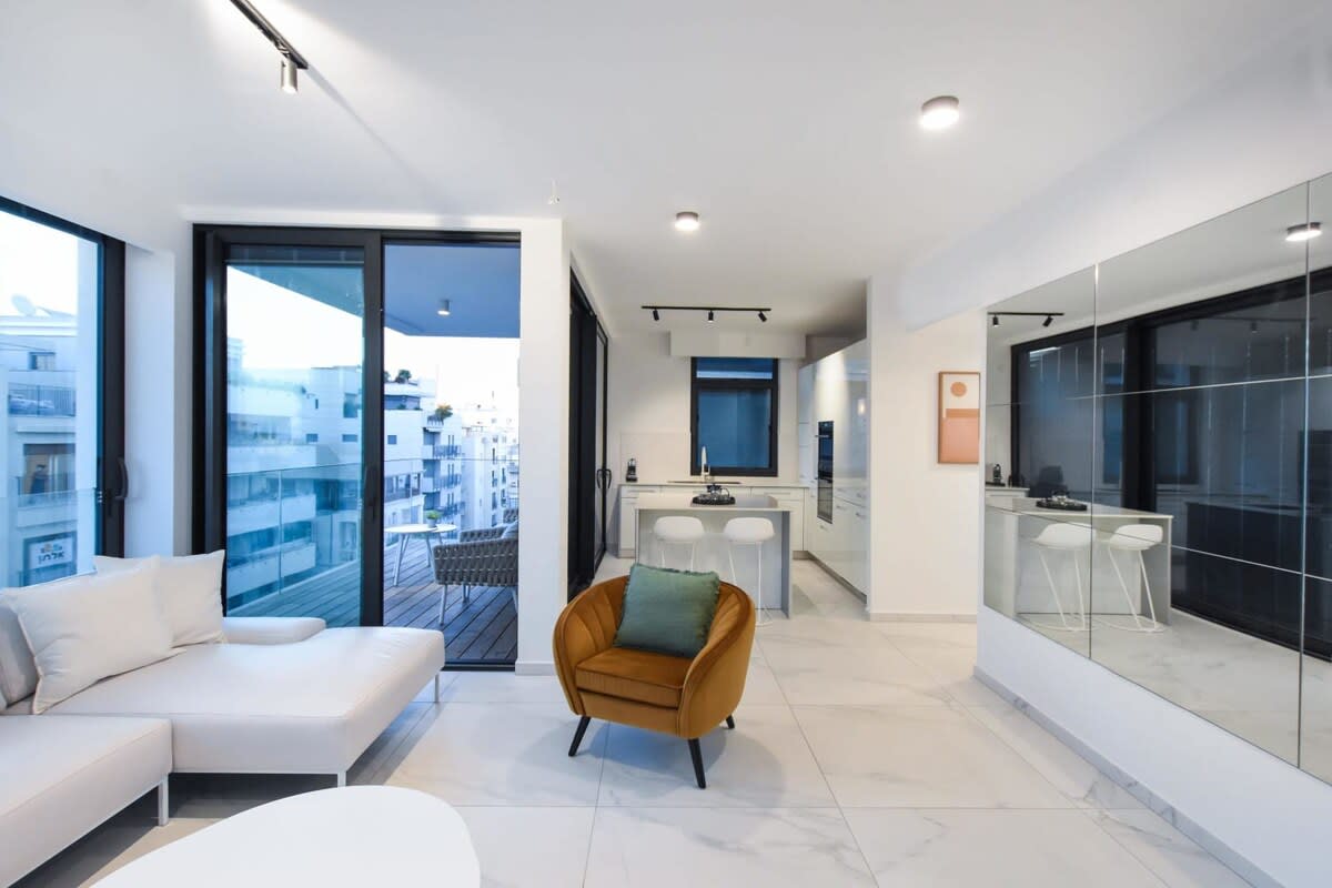Modern 2BR in Geula with MAMAD by HolyGuest 4
