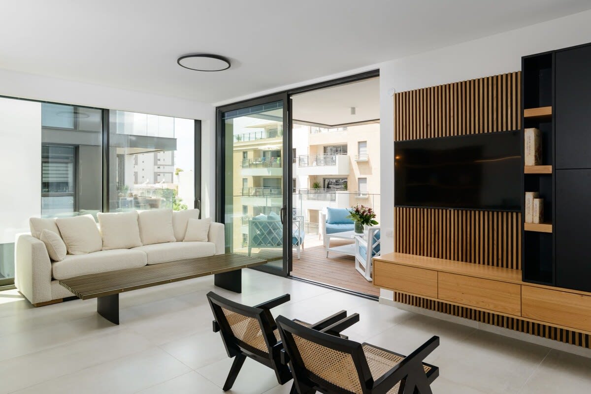Luxury 3BR at Geula Beach by HolyGuest 4