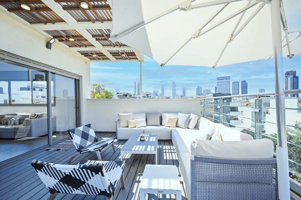Luxury 3BR Beachfront Penthouse by HolyGuest 4