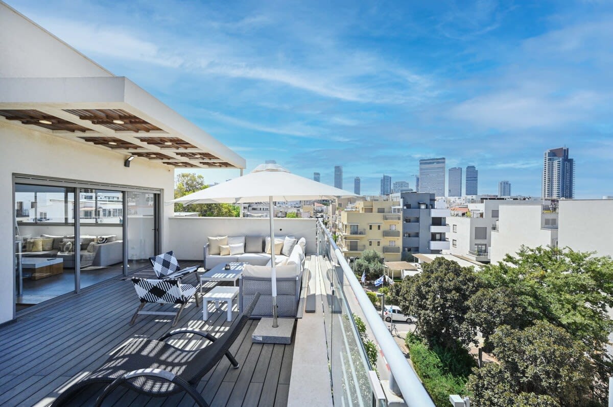 Luxury 3BR Beachfront Penthouse by HolyGuest 3