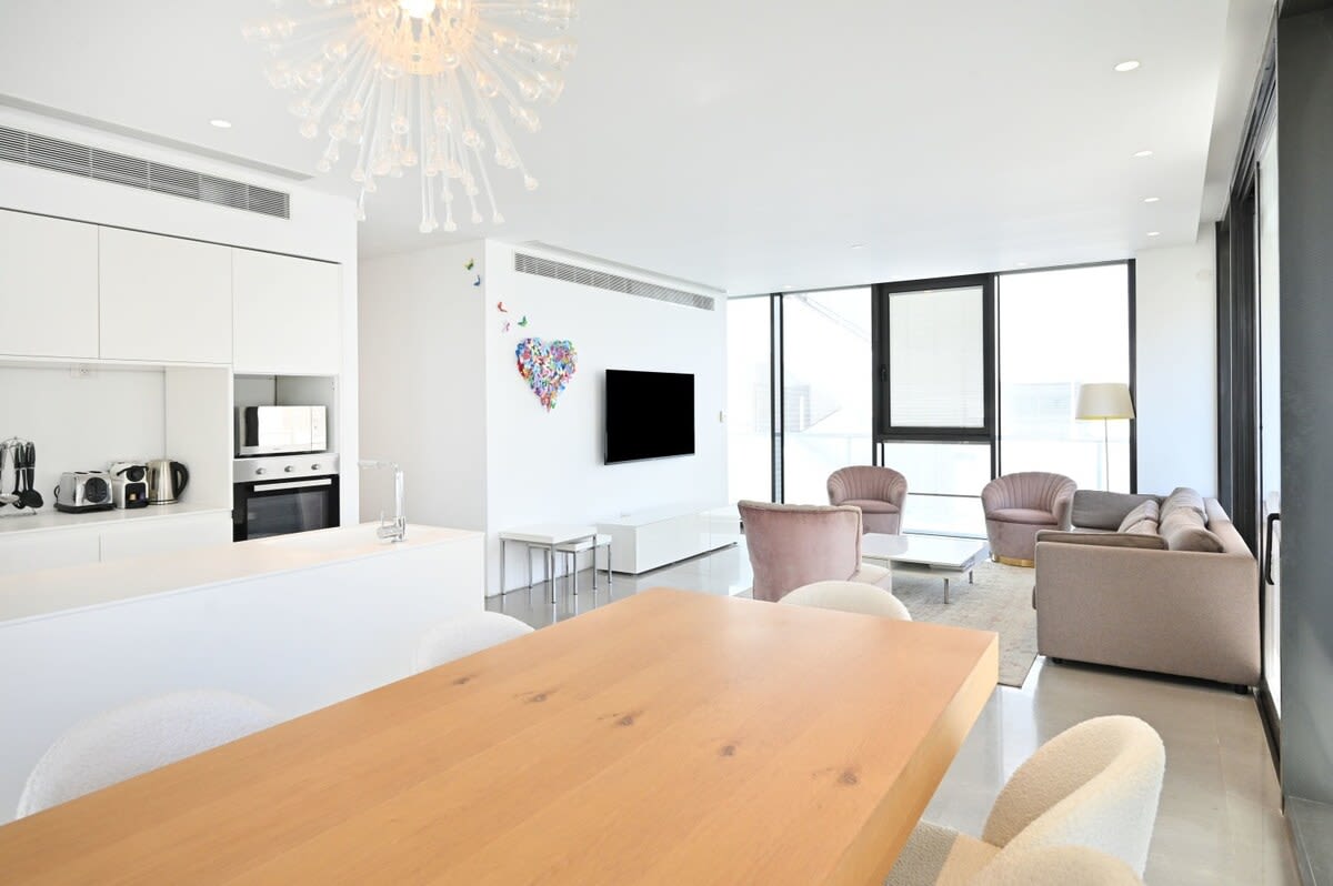 Modern Beachfront 3BR by HolyGuest 4