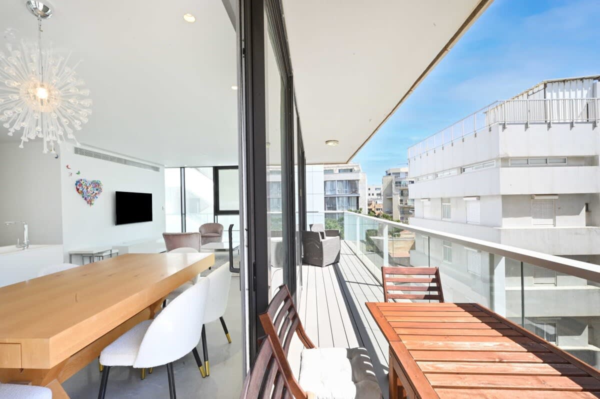 Modern Beachfront 3BR by HolyGuest 3