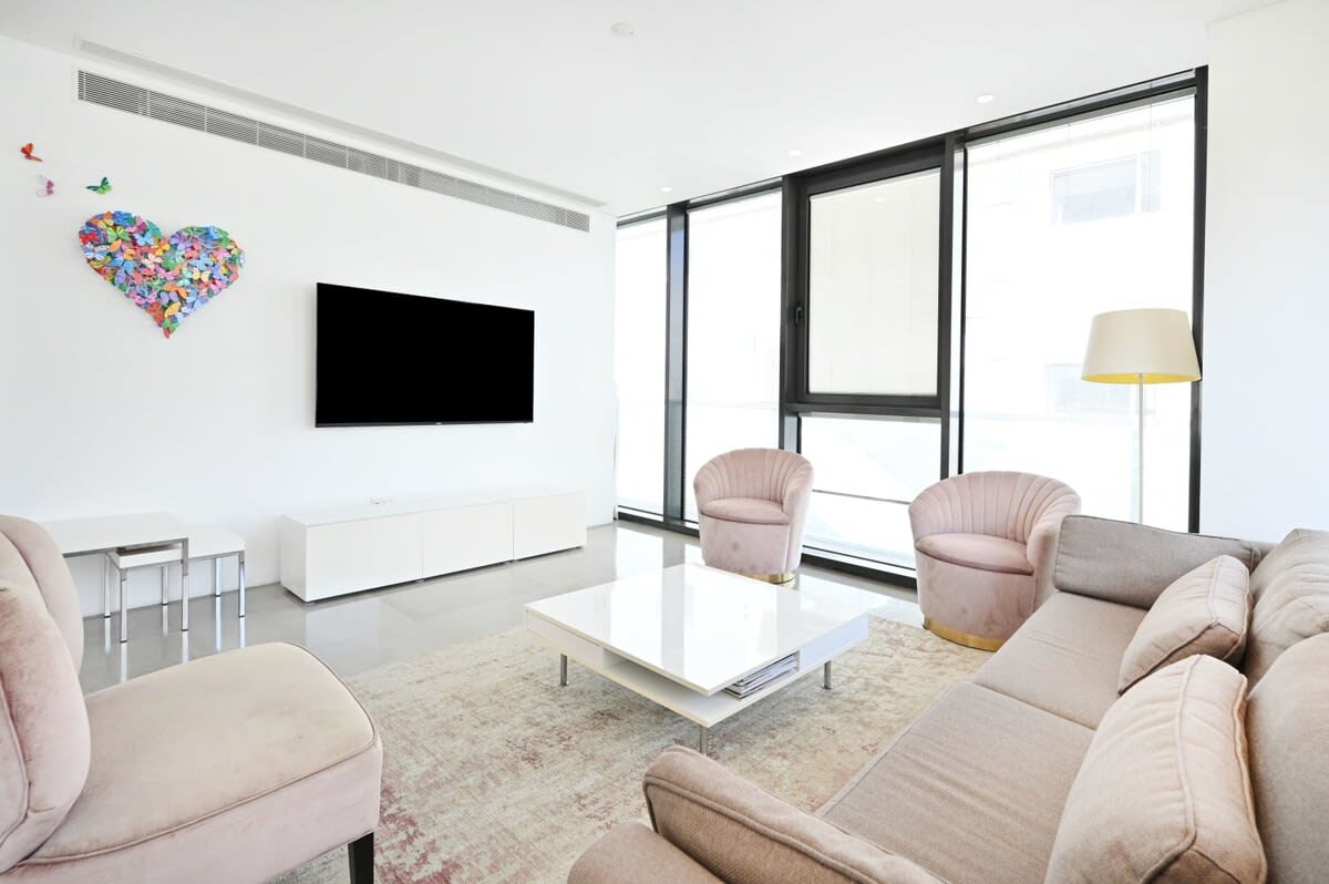 Modern Beachfront 3BR by HolyGuest 5