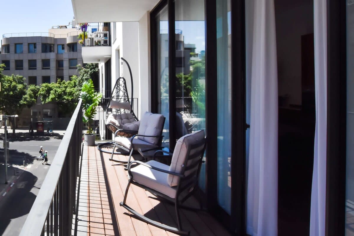 Brand New 1BR in front of the beach by HolyGuest 5