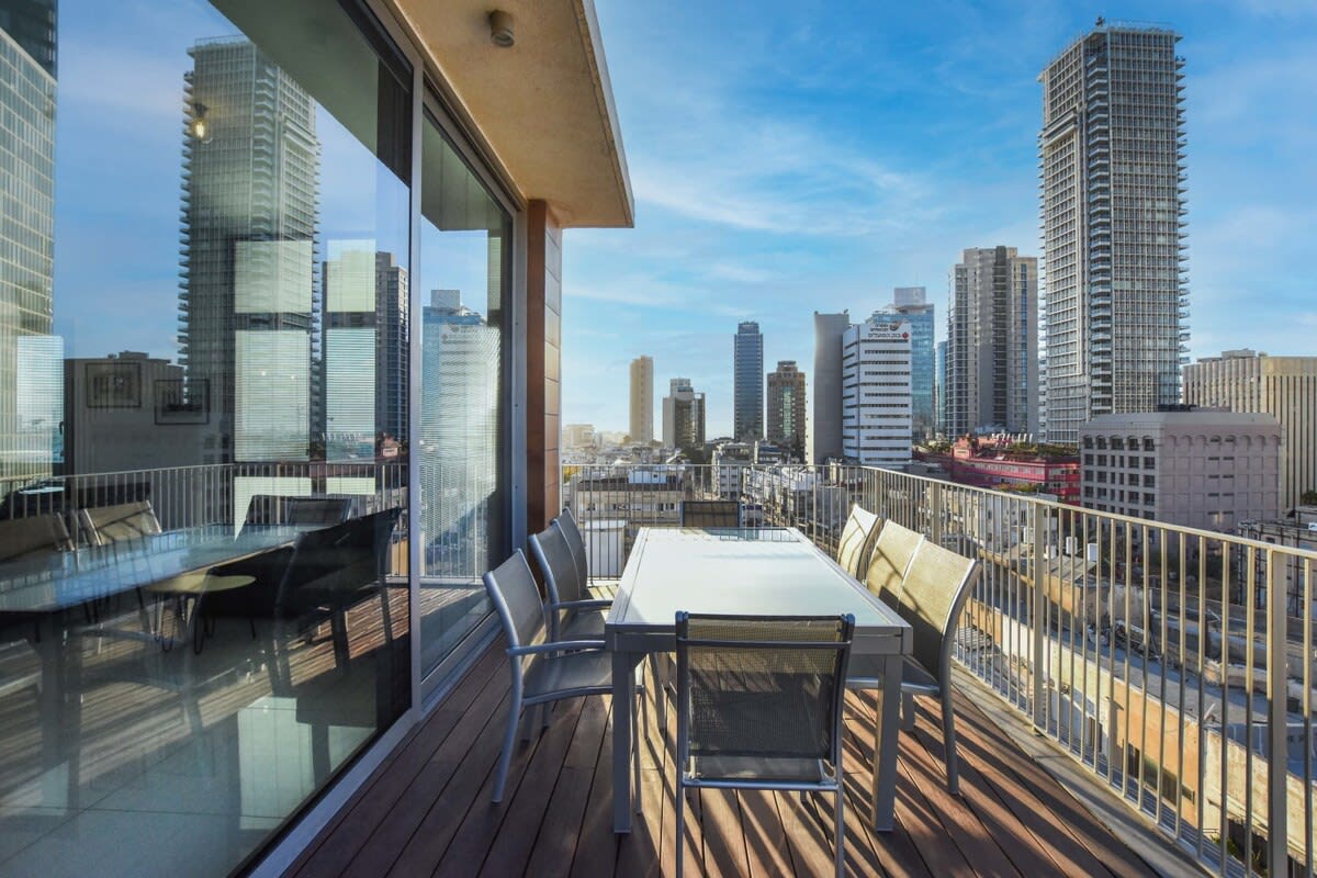 Spacious 3BR Close to Rothschild with MAMAD by HolyGuest 3