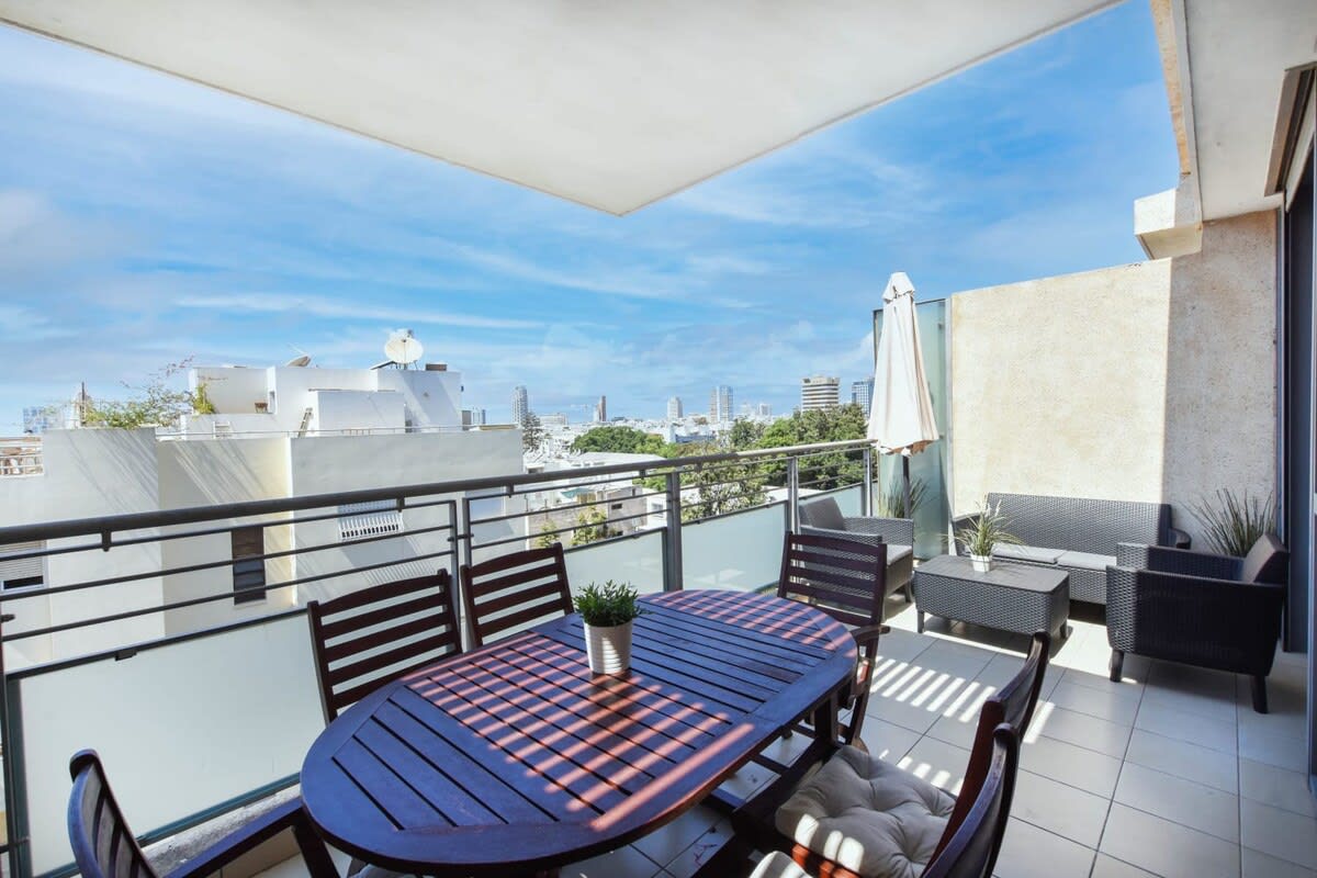 Splendor 2-BR  in Melchet  by HolyGuest 3