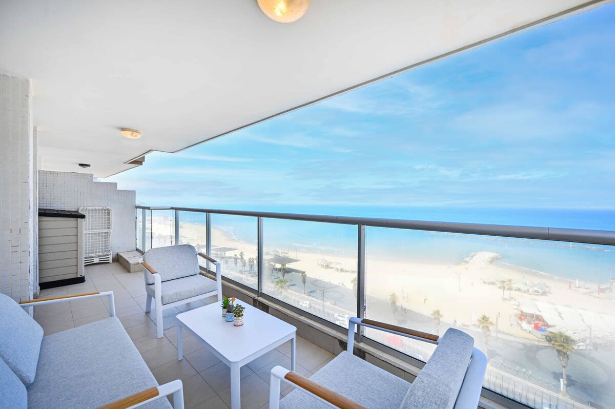 Elegant Sea View at Orchid Hotel by HolyGuest 2