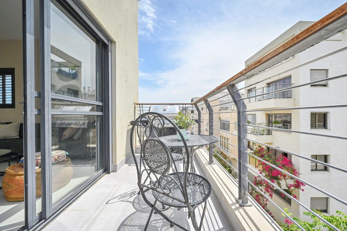 Modern 3BR Duplex near BograshovBeach by HolyGuest 5