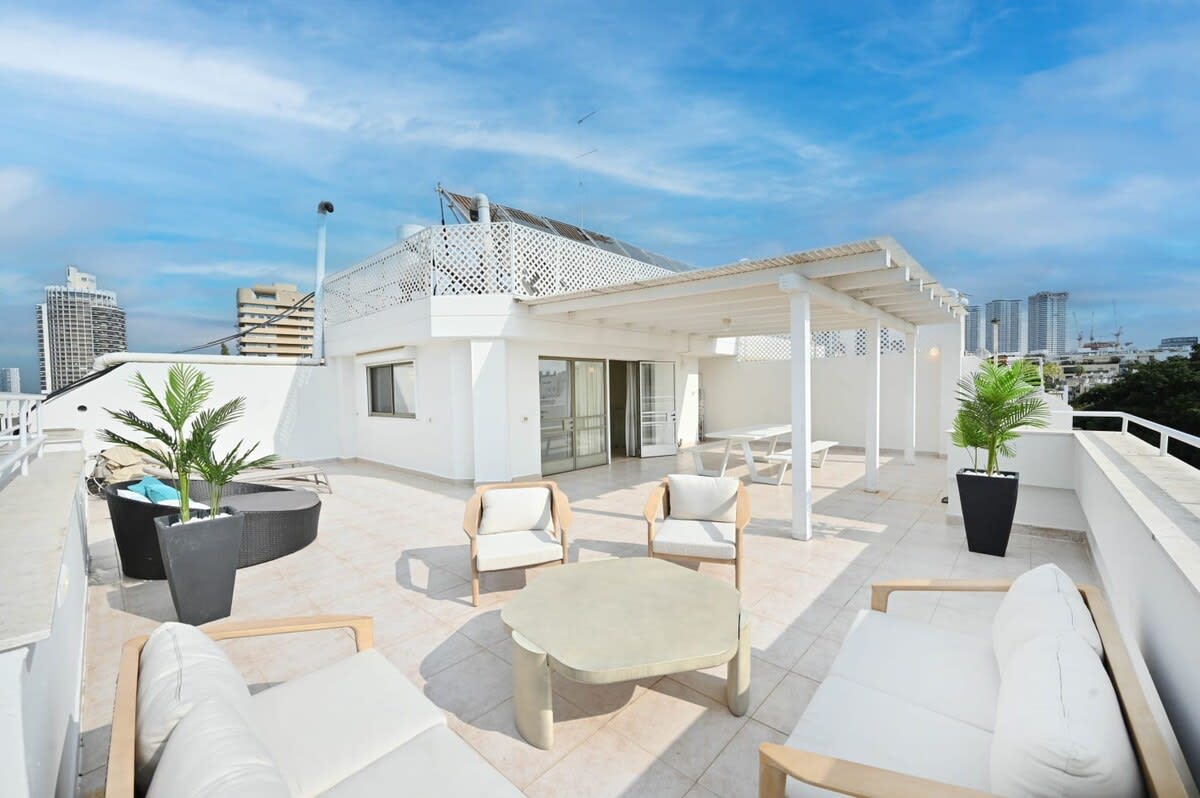 Lovely 3BR Penthouse in Shenkin area by HolyGuest 3