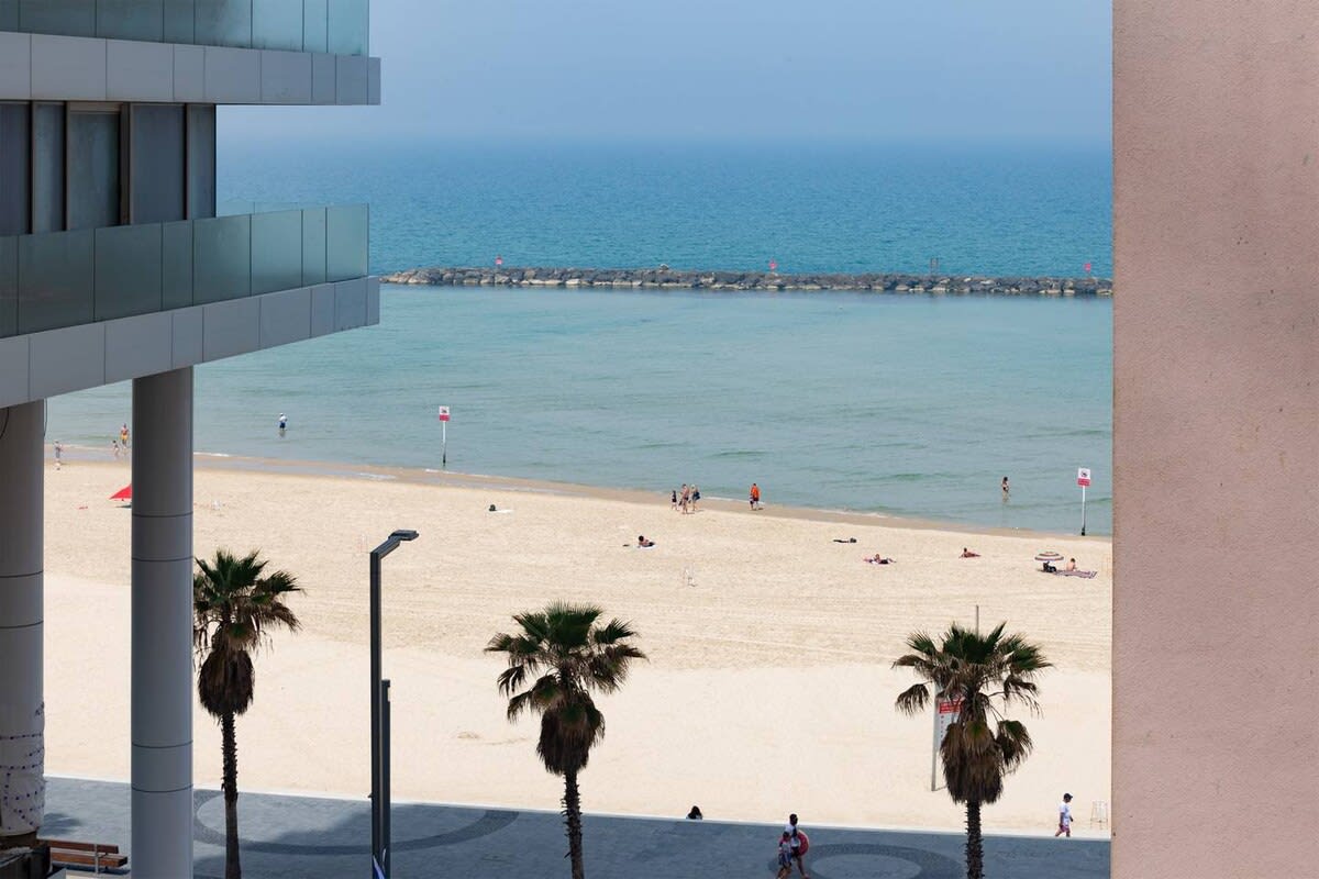 At Renoma Stunning 2BR with Sea View by HolyGuest 4