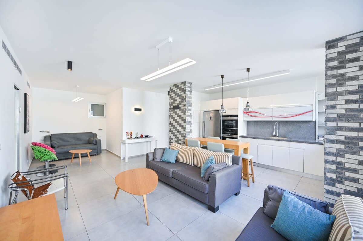 Airy 2BR at Trumpeldor By HolyGuest 4