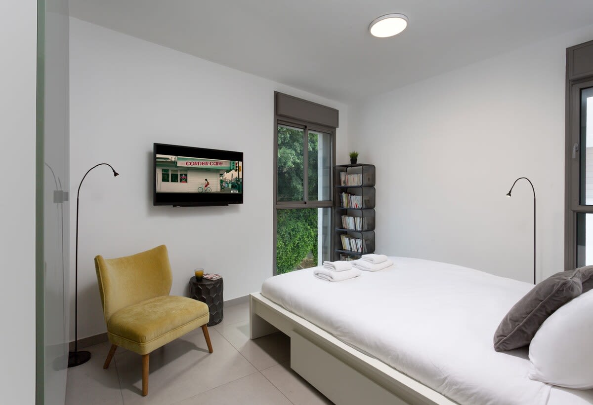 Beautiful 2BDR w Safe room at Zalman by HolyGuest 5