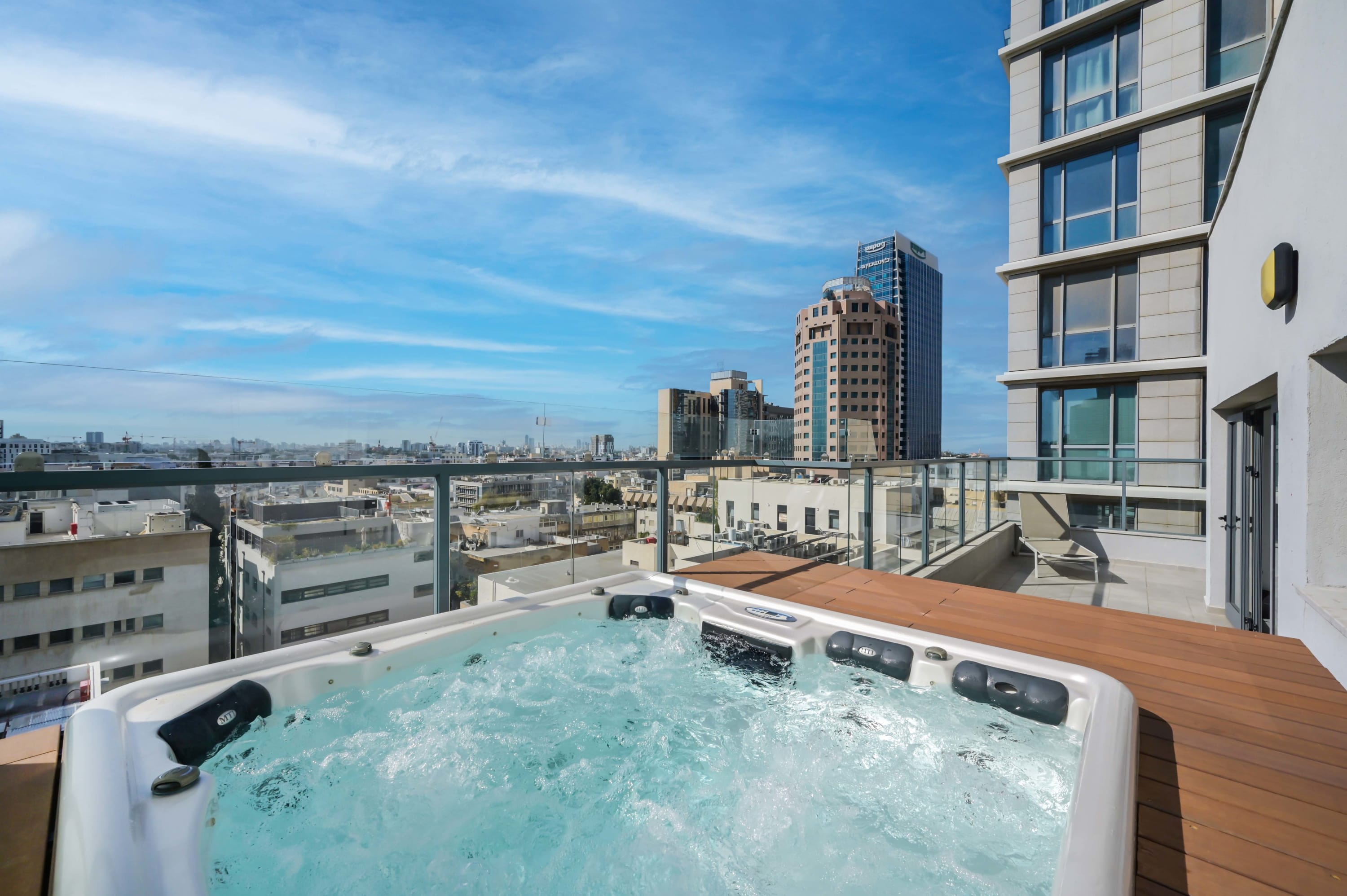 Modern 3 BR Penthouse with Jacuzzi in Rothschild Blvd by HolyGuest 3